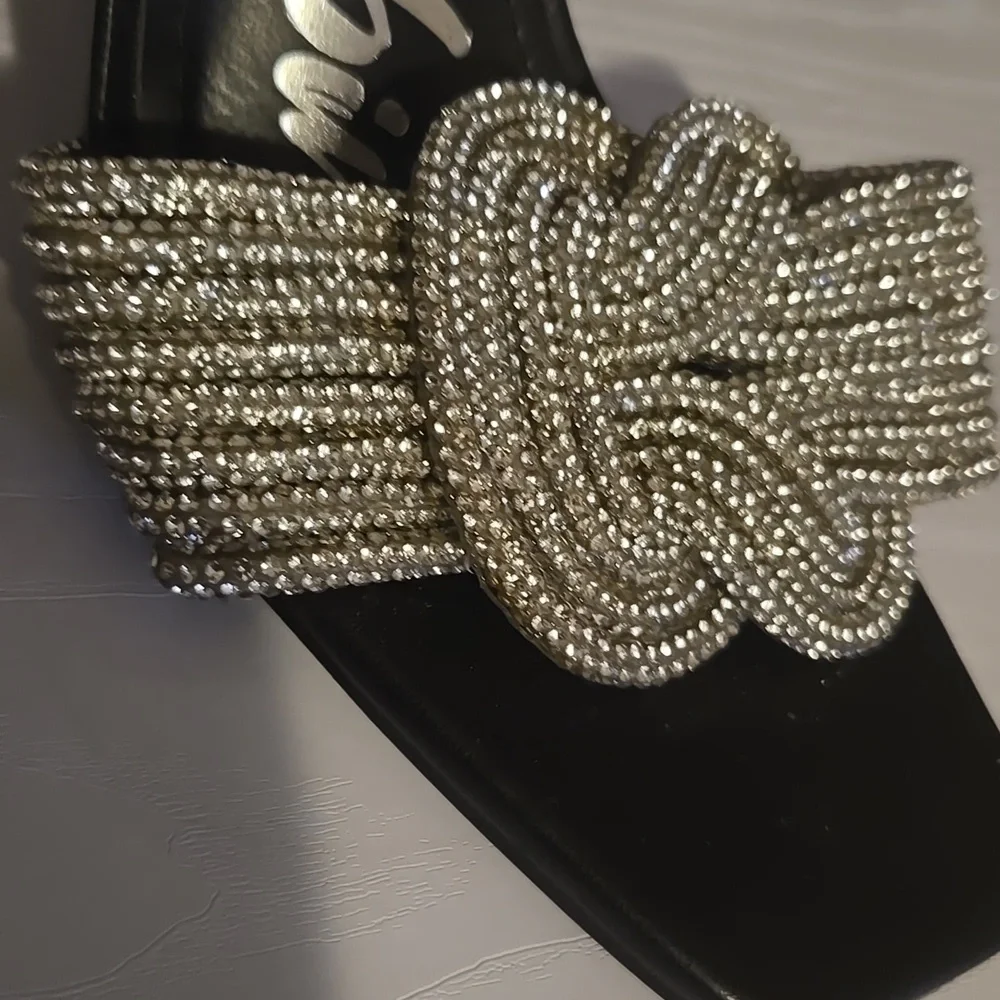 Cape Robbin Black Heels with Silver Embellishments - Picture 4 of 5